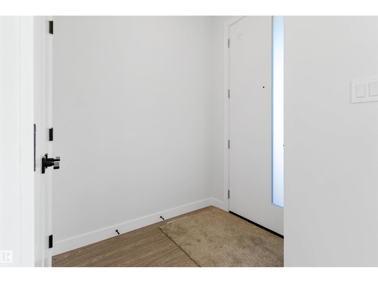 Additional image 3 of 12427 47 Street NW, Edmonton, AB, T5W5E5