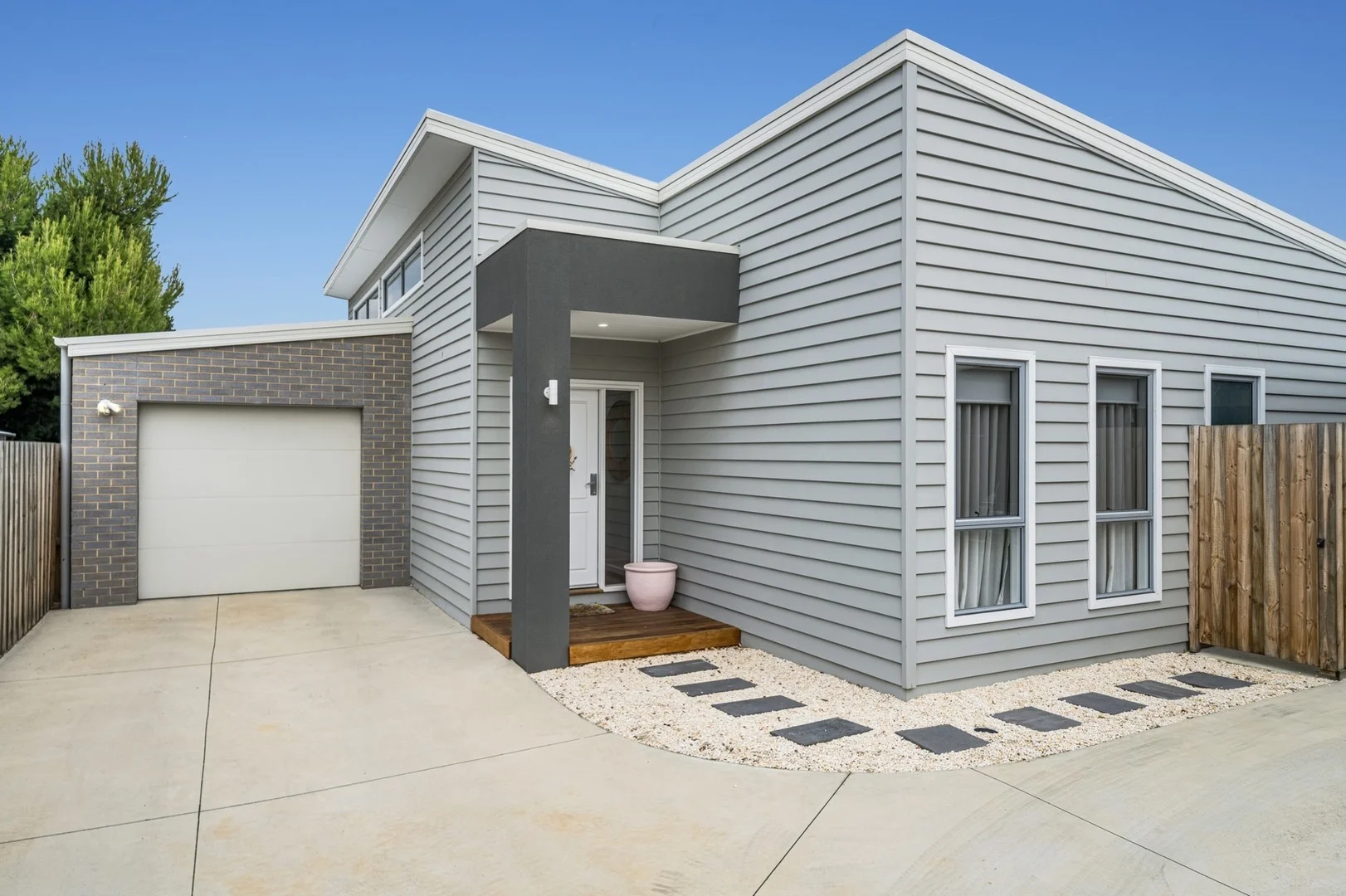 2/5 Waiora Avenue, Hamlyn Heights VIC 3215