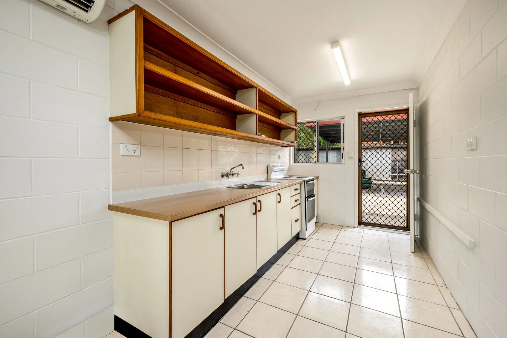 1/18 Curtin Street, Westcourt QLD 4870