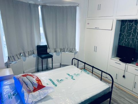 Church Lane, London NW9, Room to rent