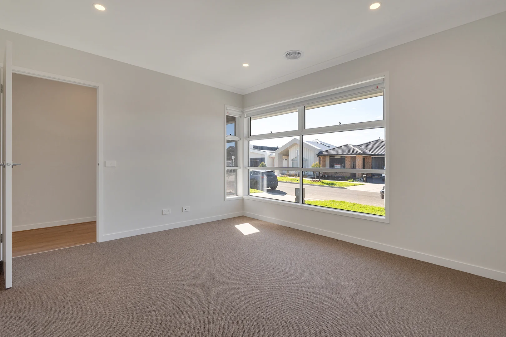 9 Slender Way, Mickleham VIC 3064 photo 2