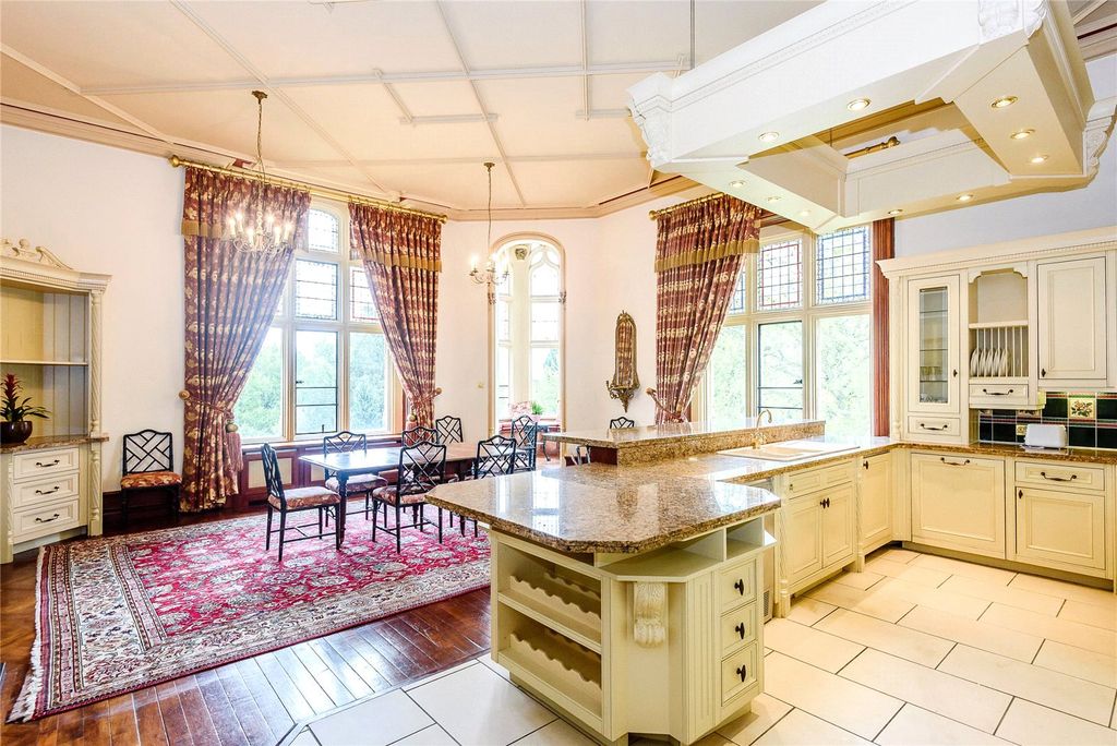 Additional image 3 of 4 bed flat for saleWyfold Court, Kingwood, Henley-On-Thames, Oxfordshire RG9