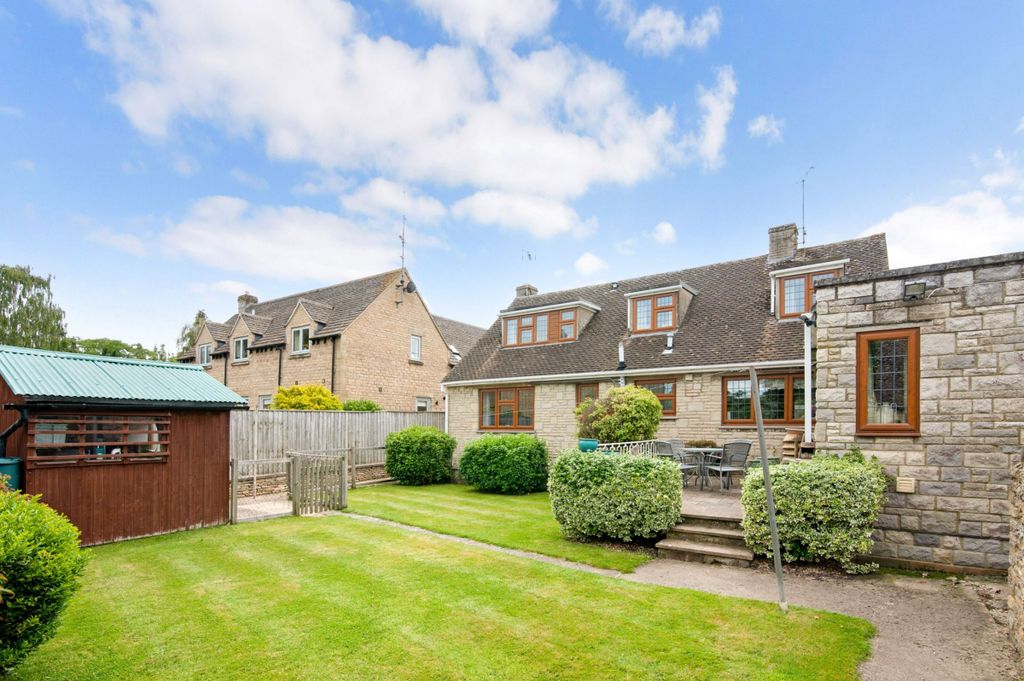 4 bed detached house for saleShipton Road, Ascott-Under-Wychwood, Chipping Norton OX7