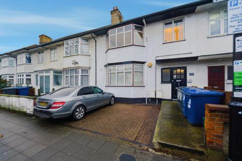 Northfield Avenue, London W5