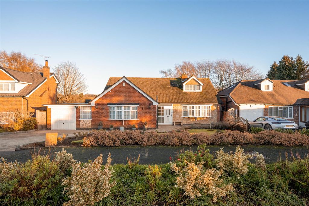 4 bed detached house for saleStoneleigh Close, Stoneleigh CV1 photo 2