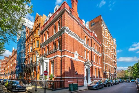 Kensington Court, London W8