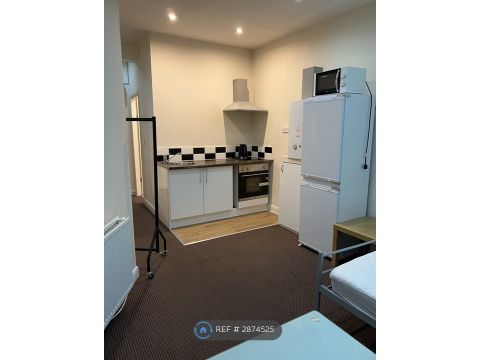 Claremont Road, Manchester M6, Studio to rent