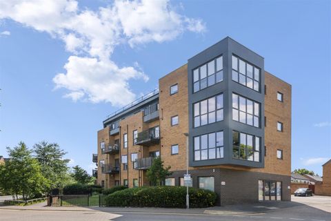 Dyson Drive, Uxbridge UB10
