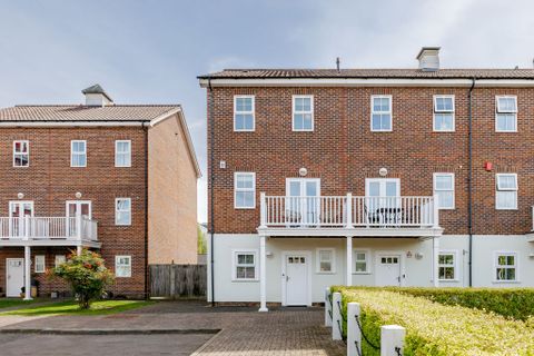 Beaumont Drive, Worcester Park KT4