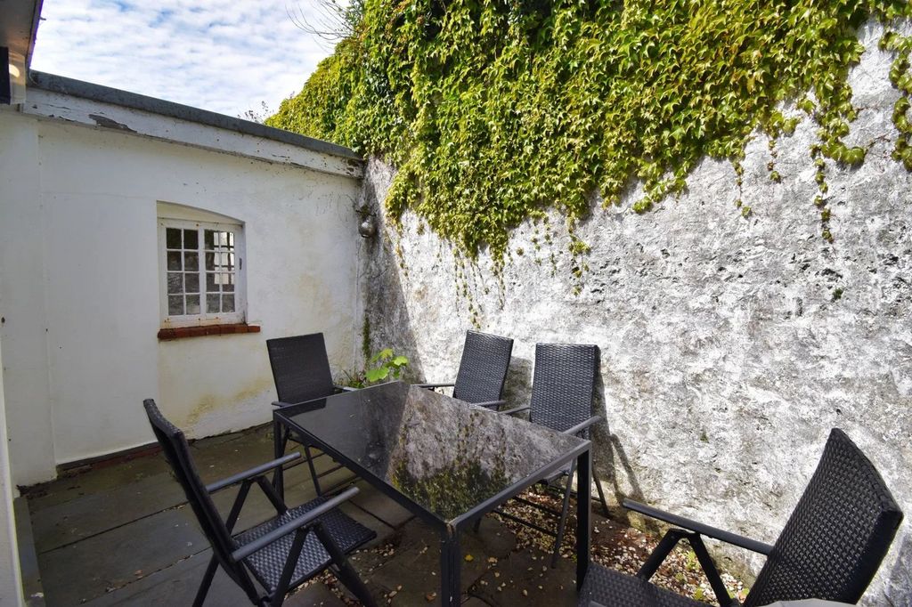 Additional image 11 of 3 bed flat for saleSt Mary's Hill, Tenby SA70