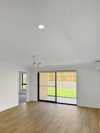 49 Ferris Avenue, Park Ridge QLD 4125 photo 3