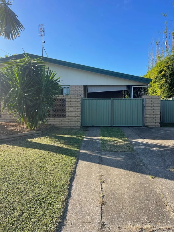 2/14 Alexander Street, Boyne Island QLD 4680