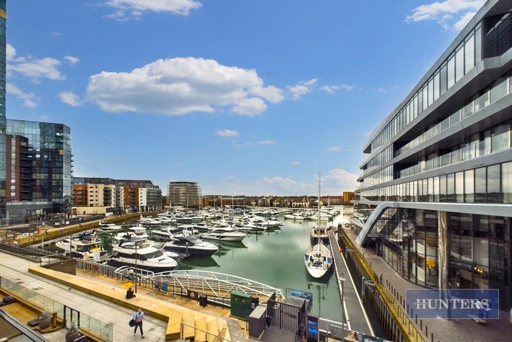 3 bed flat for saleMaritime Walk, Ocean Village, Southampton SO14