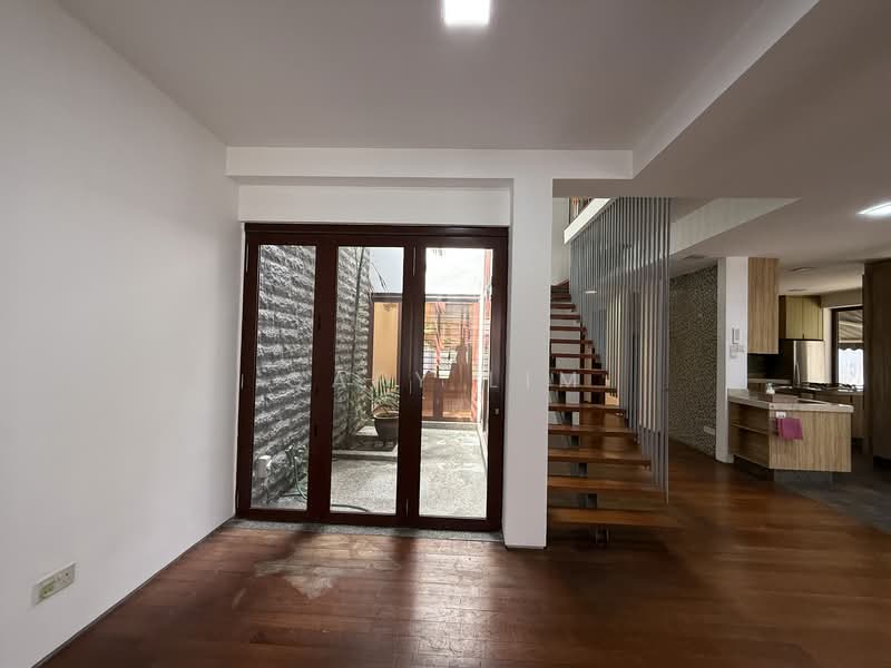 Buckley Road photo 2