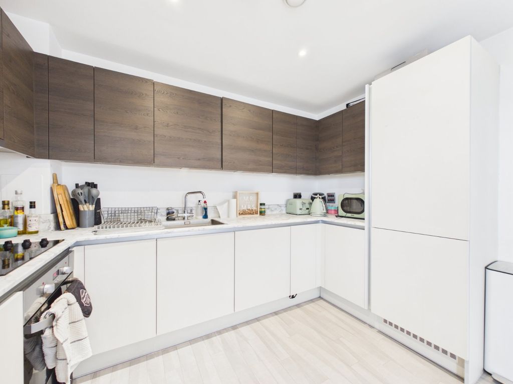 Additional image 14 of 2 bed flat for sale40 Stoke Road, Slough, Berkshire SL2
