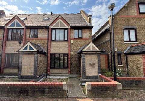 77 Discovery Walk, Wapping, London E1W