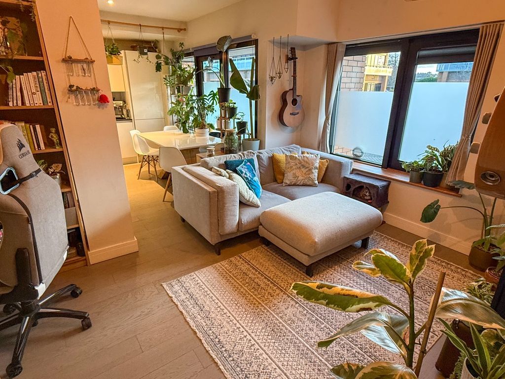 Additional image 3 of 1 bed flat for saleOverbridge Square, Newbury, Newbury RG14