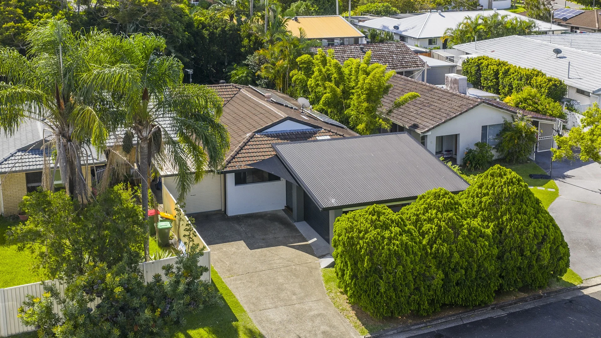 2/6 Russell Court, Miami QLD 4220