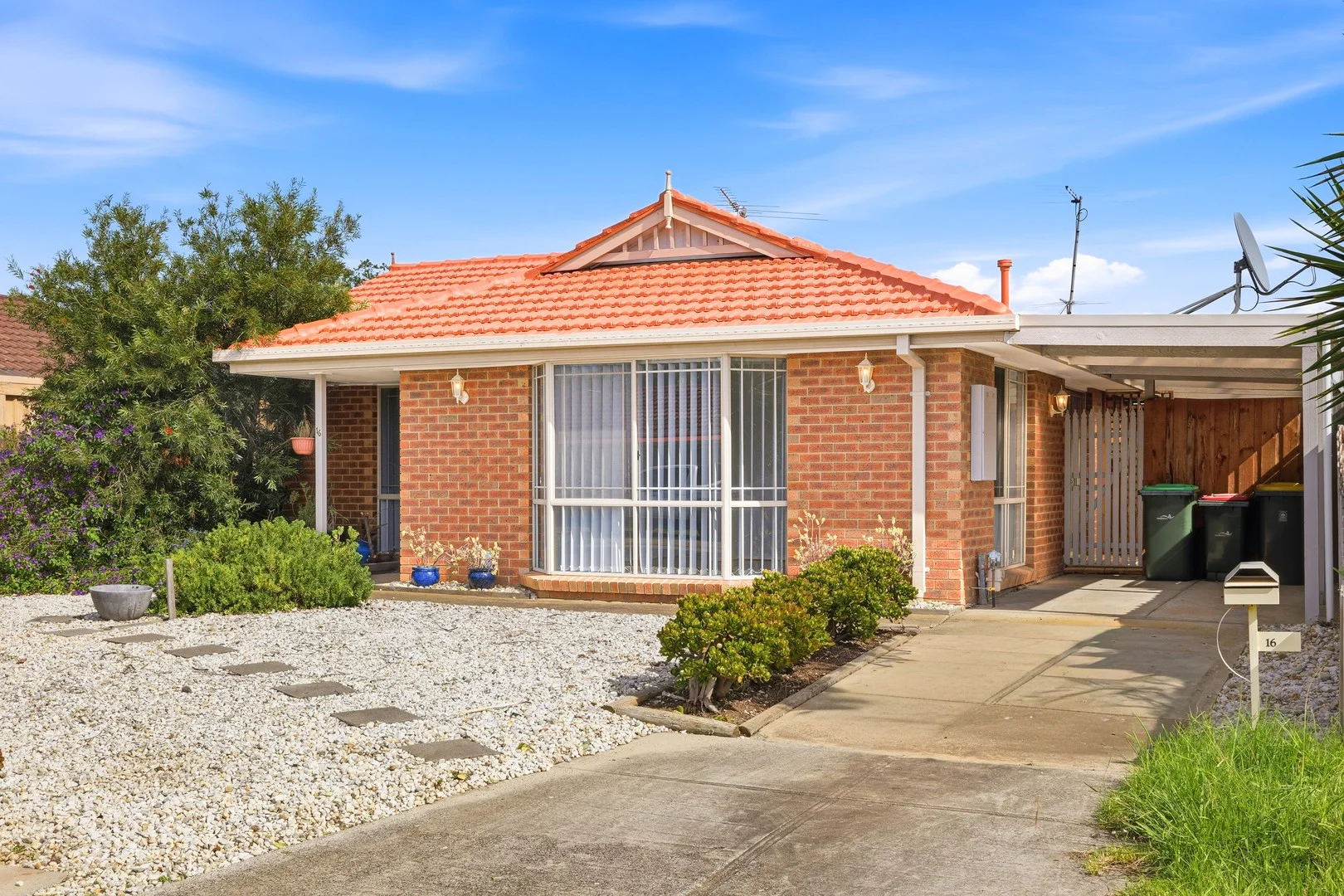 16 St Lawrence Close, Werribee VIC 3030