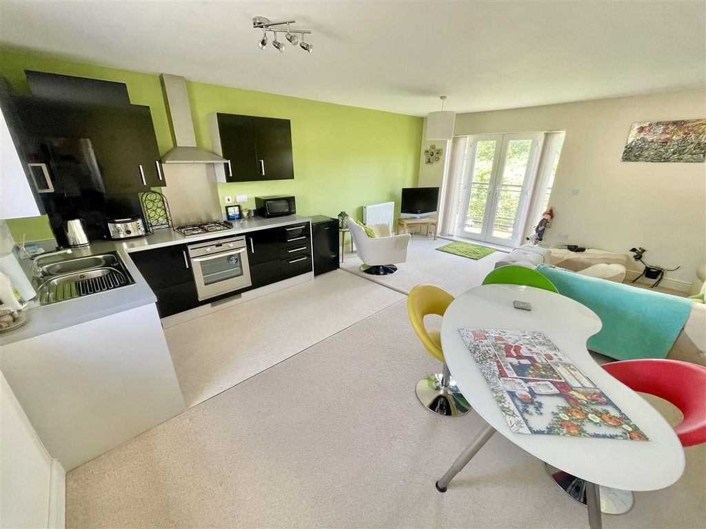 Additional image 4 of 2 bed flat for saleWren Gardens, Portishead BS20