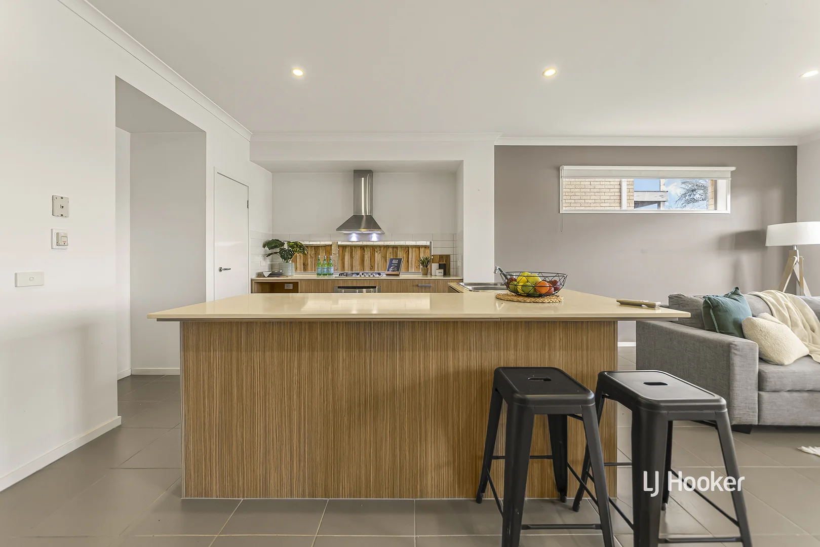 89 Broadbeach Circuit, Point Cook VIC 3030 photo 4