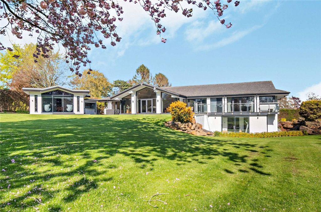 5 bed detached house for saleTrip Garth, Linton, Wetherby, West Yorkshire LS22