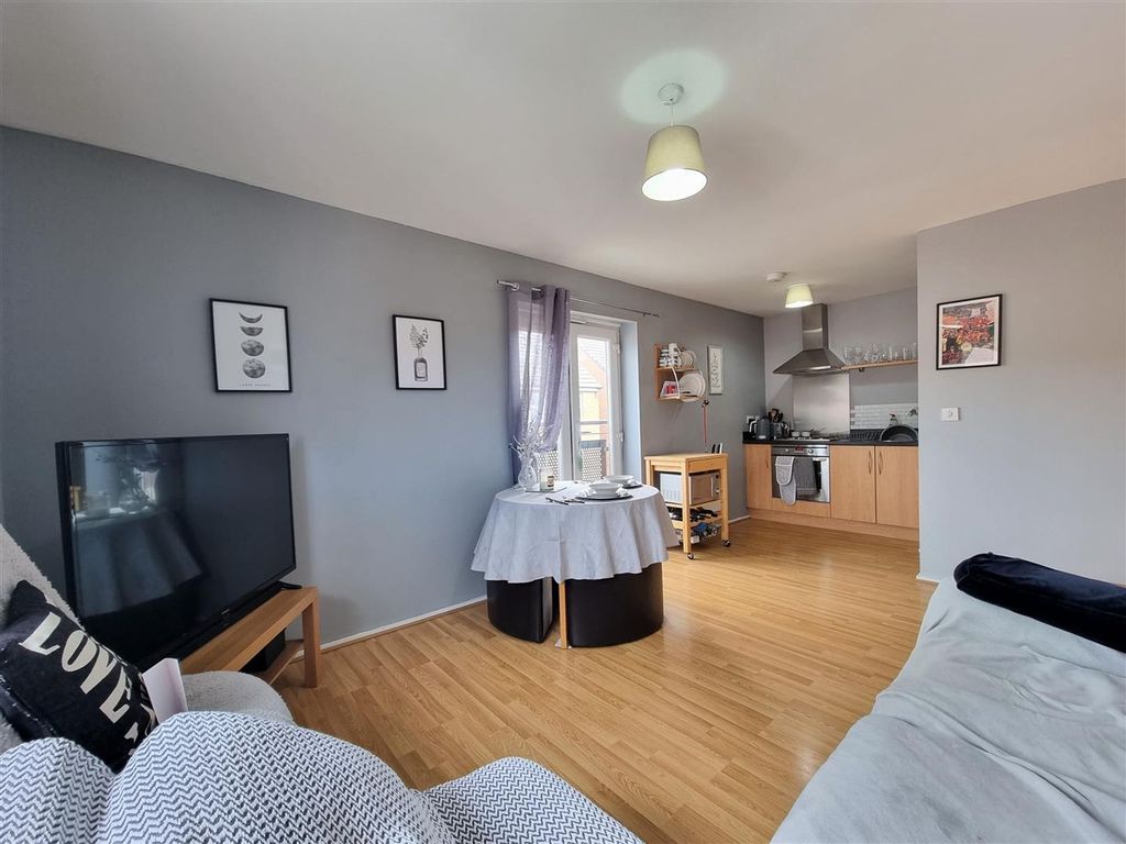 1 bed flat for saleLongacres, Bridgend CF31 photo 3
