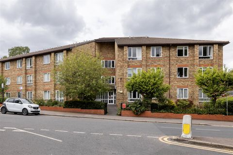 Glebelands Avenue, South Woodford E18