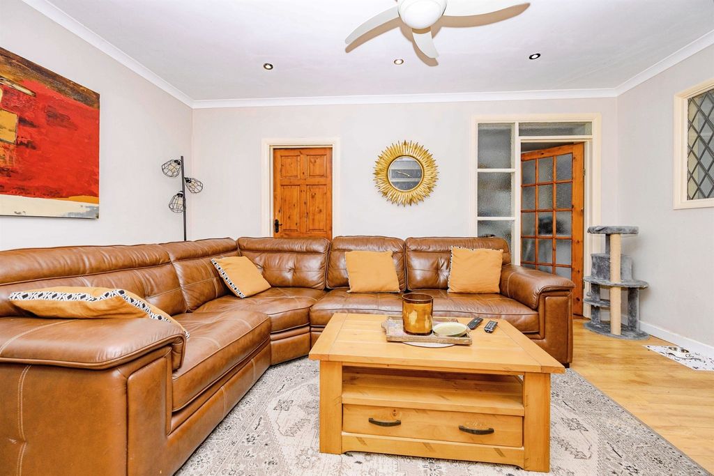 Additional image 6 of 4 bed detached house for saleMarston Gardens, Luton LU2