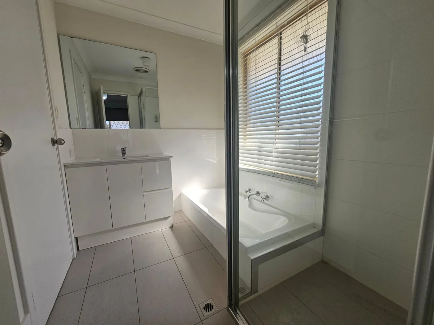 Additional image 16 of 50 Forest Lakes Drive, Thornlie WA 6108