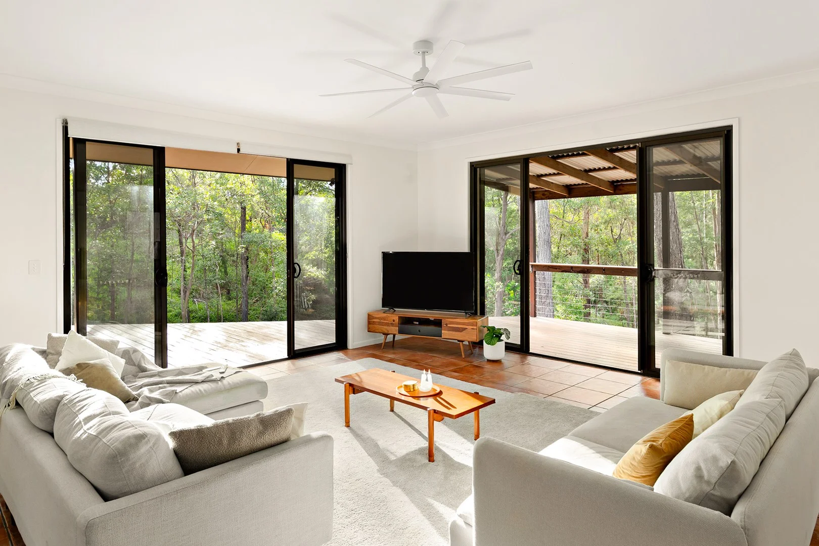 63 Simpsons Road, Elanora QLD 4221