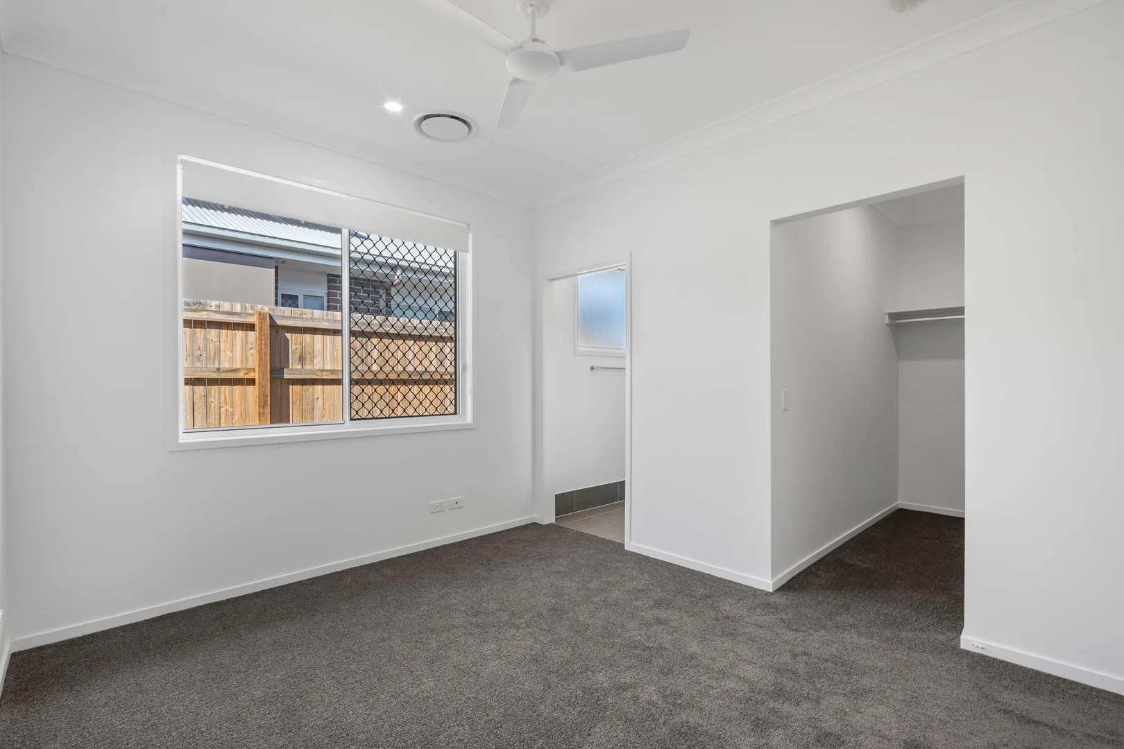 79 Liverpool Circuit, Yarrabilba QLD 4207 photo 4