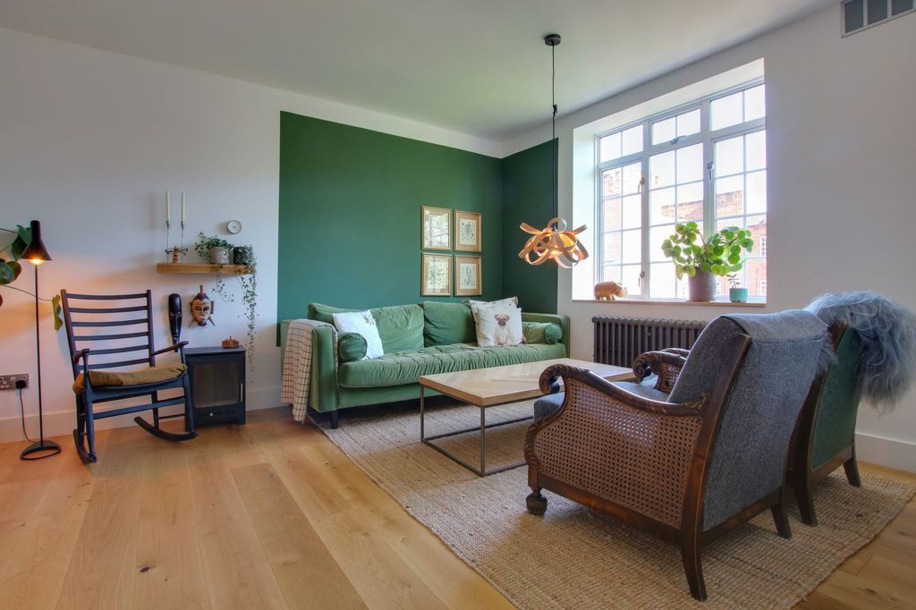 3 bed flat for saleStoneygate Court, Leicester LE2