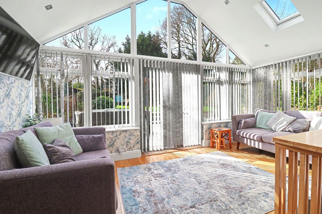 4 bed detached bungalow for saleBotley Road, West End SO30 photo 3