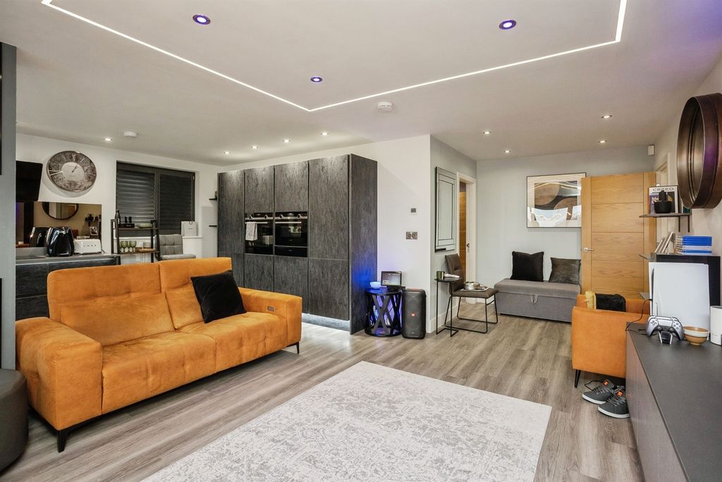 Additional image 6 of 2 bed flat for saleNicker Hill, Keyworth, Nottingham NG12