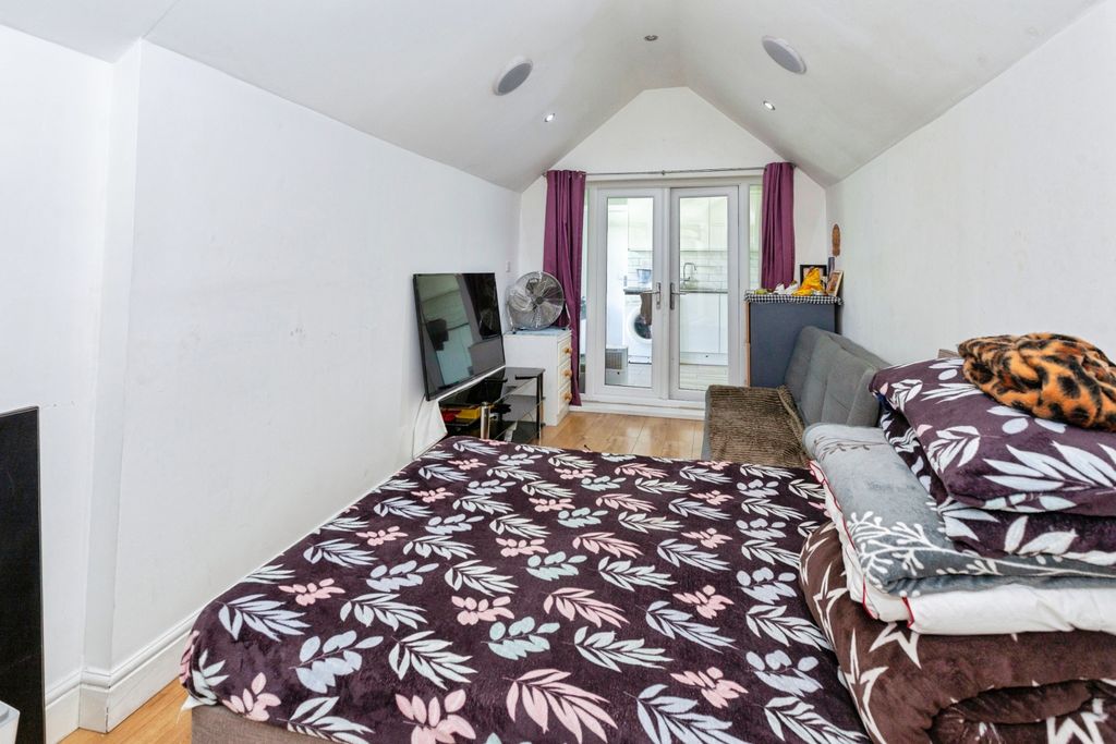 Additional image 18 of 4 bed detached house for saleBath Road, Maidenhead SL6
