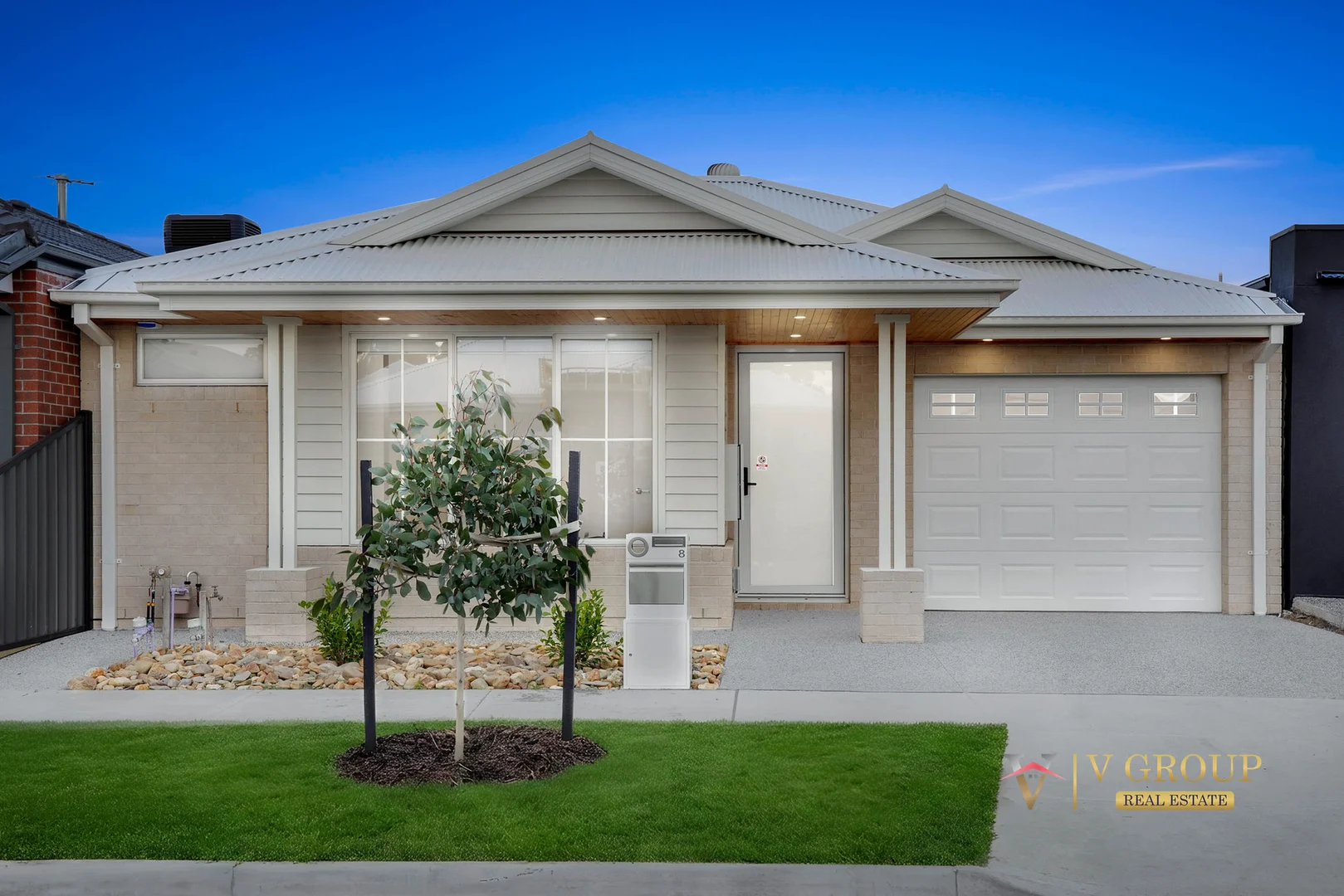 8 Slender Way, Mickleham VIC 3064 photo 2