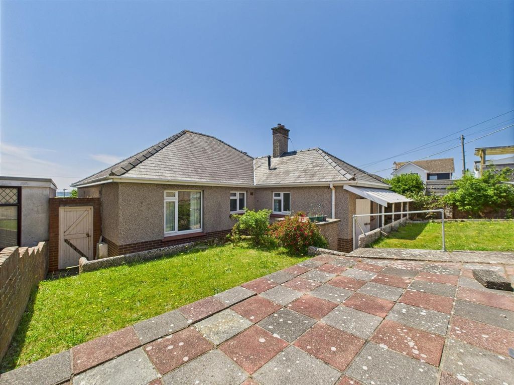 2 bed detached bungalow for salePointfields Crescent, Hakin SA73 photo 3