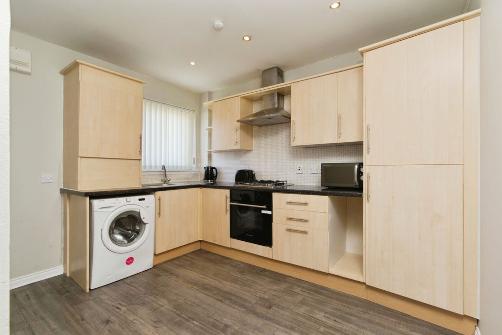 2 bed flat for saleCathcart Road, Glasgow G73 photo 5