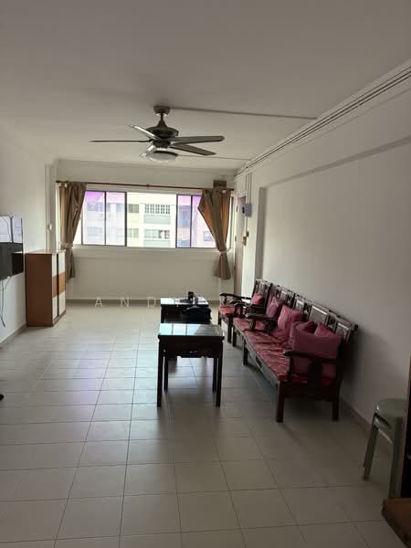 875 Tampines Street 84