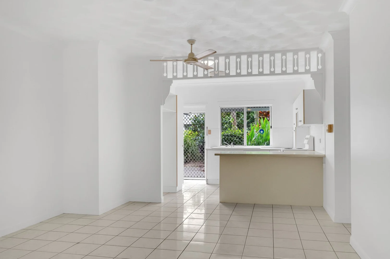 9/34 Springfield Crescent, Manoora QLD 4870 photo 4