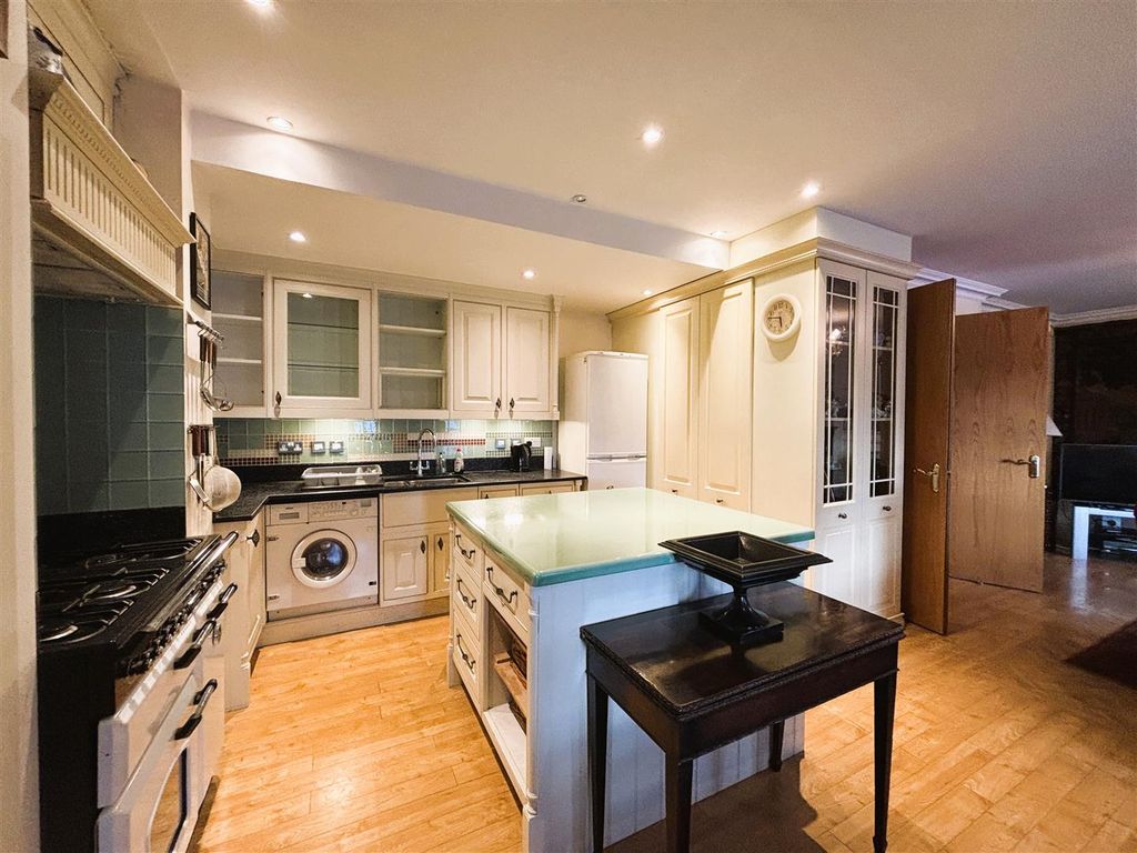 Additional image 5 of 3 bed flat for saleCastle Street, Ludlow SY8