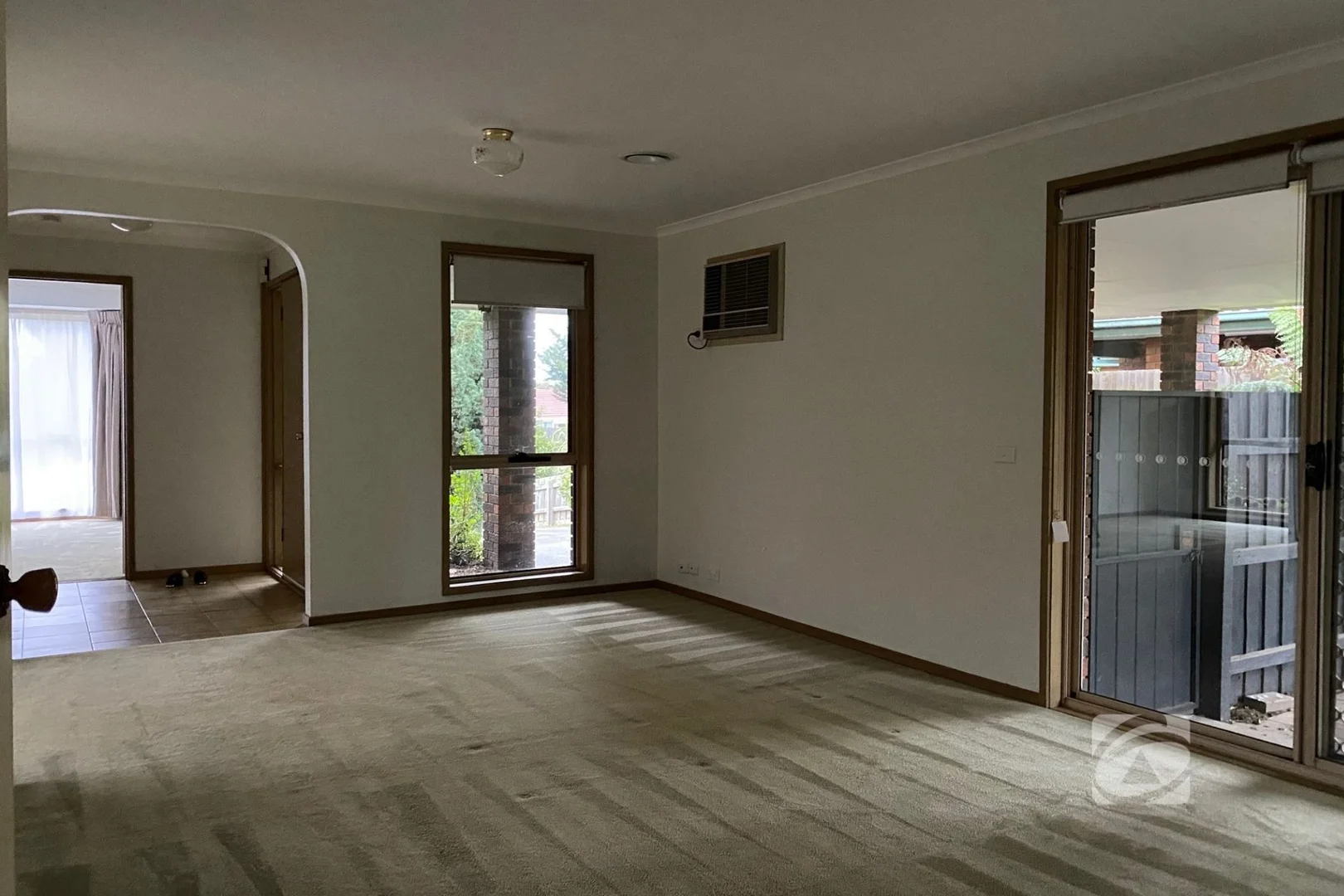 4 Malanda Court, Berwick VIC 3806 photo 2
