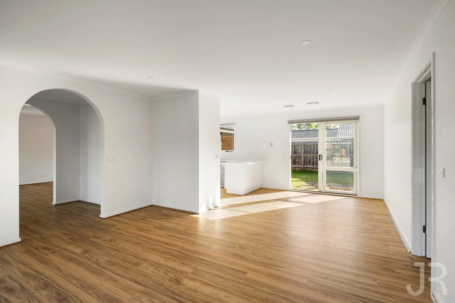 6 Escott Grove, Berwick VIC 3806 photo 3