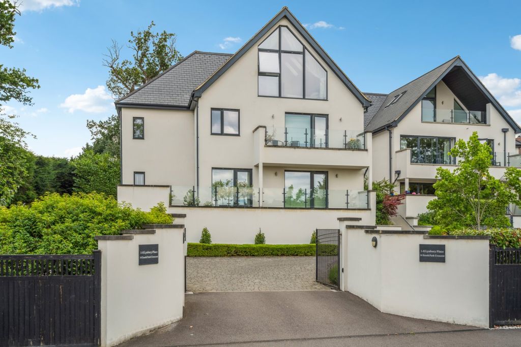 3 bed flat for saleSouth Park Crescent, Gerrards Cross, Buckinghamshire SL9