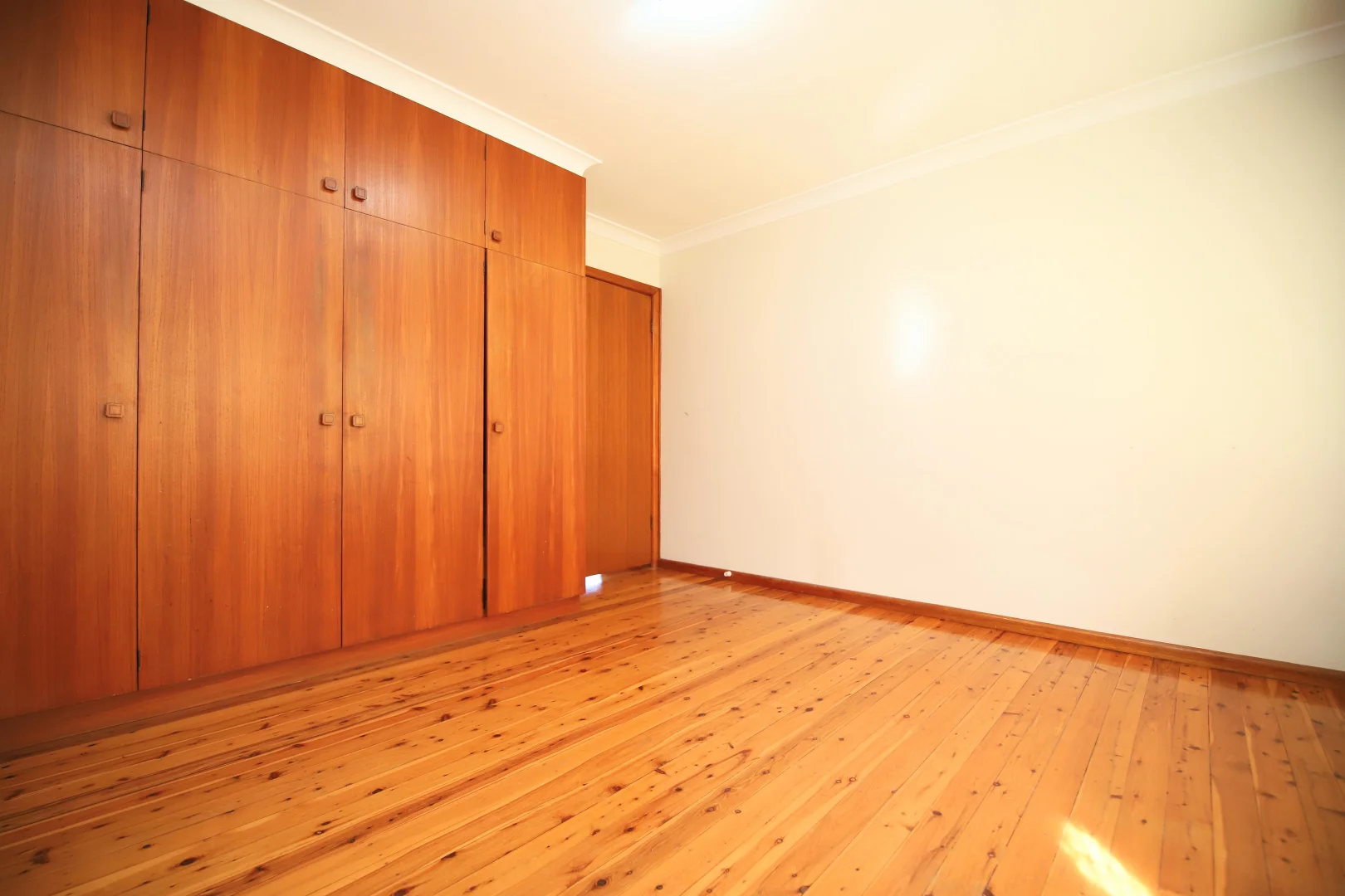 Additional image 5 of 39 Saric Avenue, Georges Hall NSW 2198