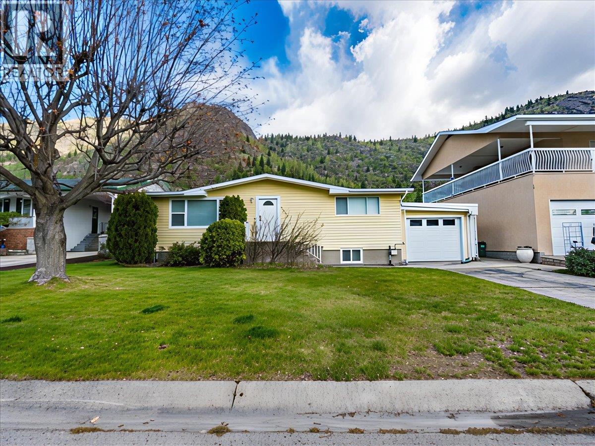 3833 DOGWOOD Drive