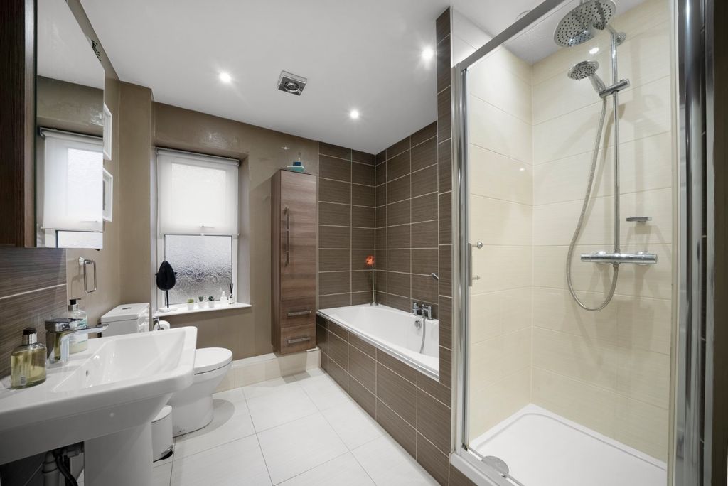 Additional image 8 of 3 bed flat for saleSt. Georges Road, Harrogate, North Yorkshire HG2