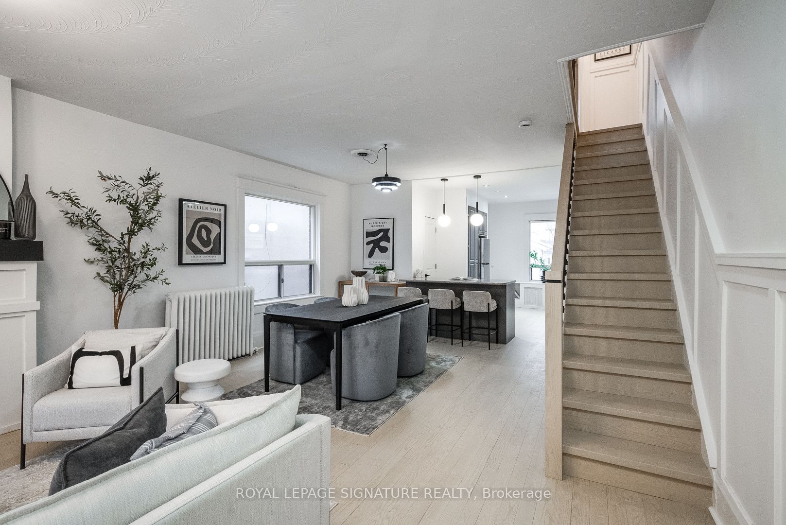Upper-216 Parkmount Road, Toronto, ON, M4J 4V6 photo 5