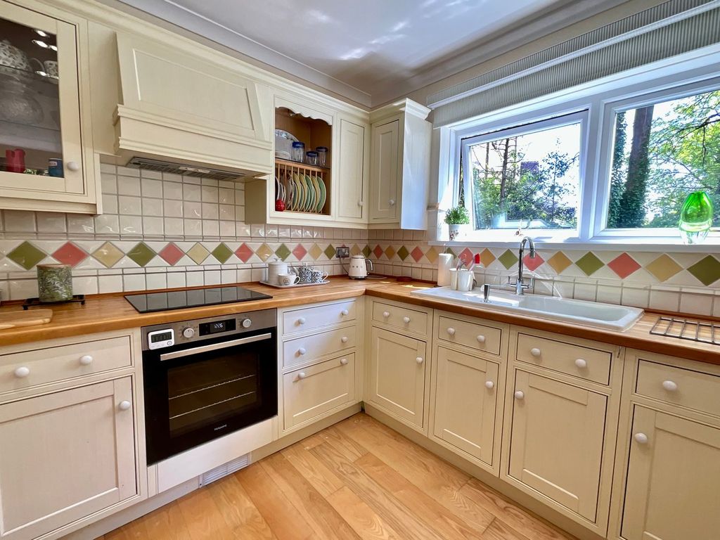 Additional image 15 of 2 bed flat for saleHafod Court, Stow Park Crescent, Newport NP20